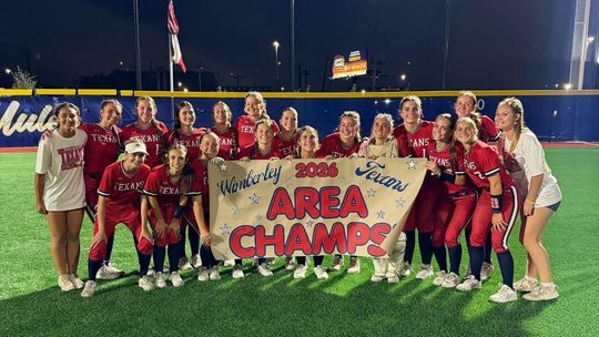 Texans rally in seventh to beat Devine