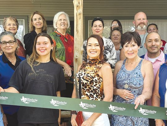 Chamber of Commerce holds ribbon cuttings