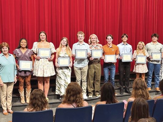 Civic Club awards $40K in scholarships