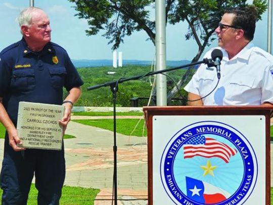 Czichos, Thompson honored for service