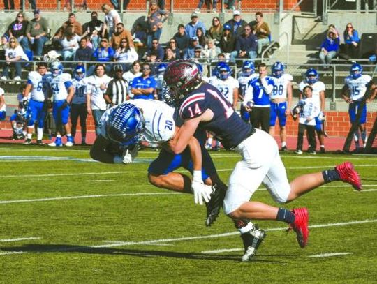 Football advances to quarterfinals against Sinton