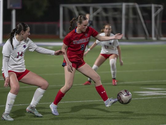 Cameron Thames #9 moves the ball down field. Photo by Julie Albini/albini.smugmug.com
