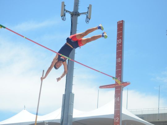 Mignerey wins gold as Texans compete at state