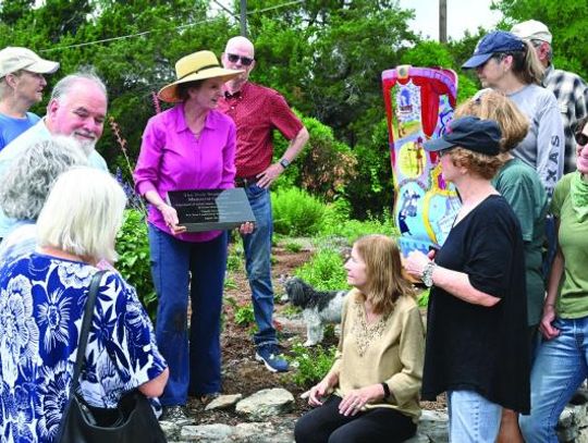 Players dedicate garden, honor former president