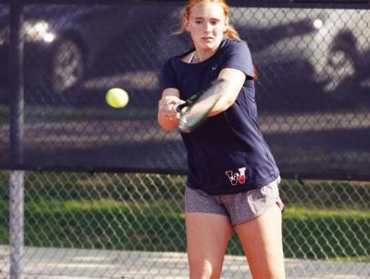 Team tennis falls in Regional Finals