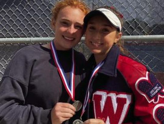 Tennis advances six to regional tourney