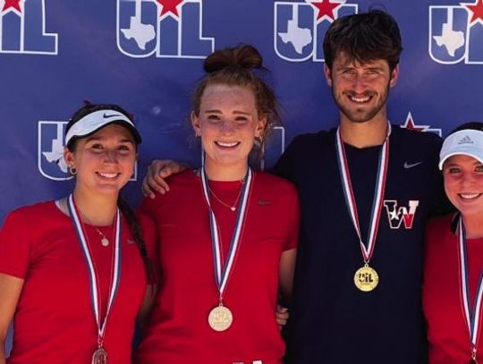 Tennis players advance to state tournament