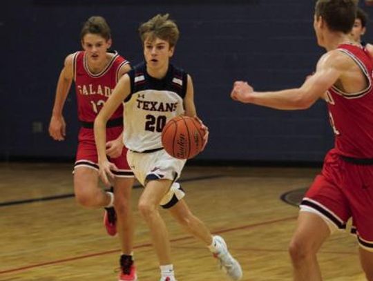 Texan basketball stomps Salado