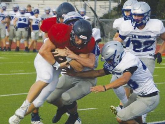 Texans battle La Vernia in final scrimmage