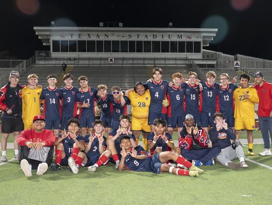 Photo by Julie Albini/albini.smugmug.com Team photo Following the win.
