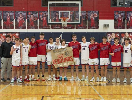 Texans line up to applaud Gumbert-Mendoza’s new record of the most rebounds in a career.  Photo by Julie Albini/albini.smugmug.com