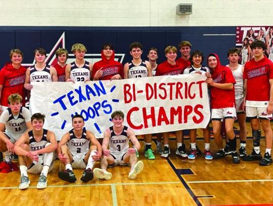 Texans close district, head to playoffs