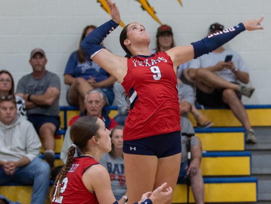 Texans continue winning streak following back to back sweeps of Blanco and Austin Bowie