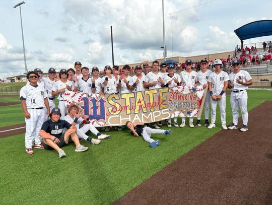 Texans score on walk-off error to clinch first ever state title game berth