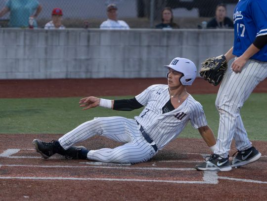 Texans sweep Bandera