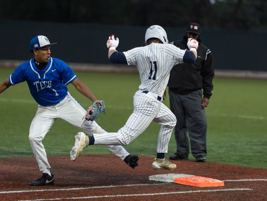 Texans sweep Manor New Tech to win Bi-District championship