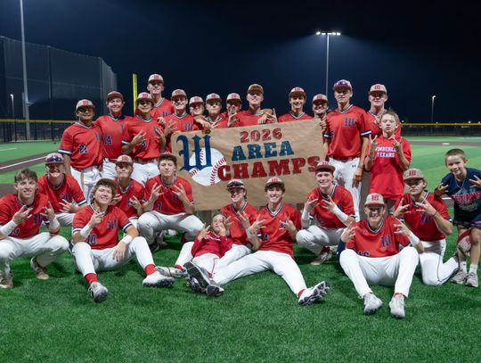 Texans sweep Navarro to win Area championship