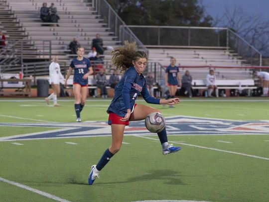 Photo by Julie Albini/albini.smugmug.com Samantha Santana, #4, with the stop.