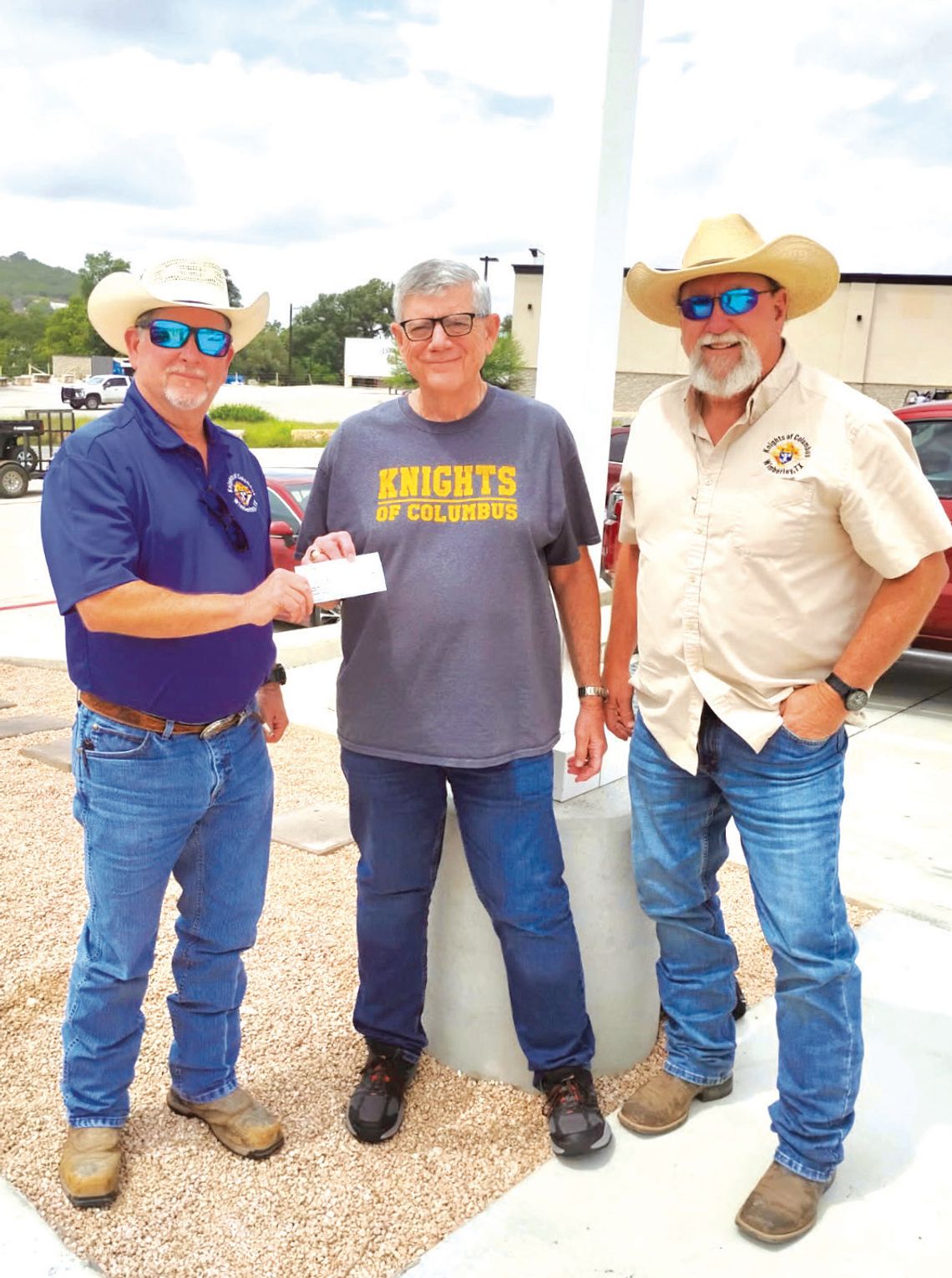 KofC donates check to