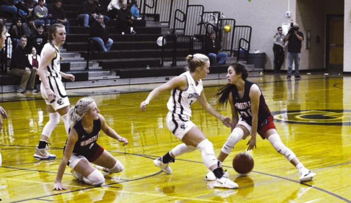 Lady Texans blowout Canyon Lake for district win