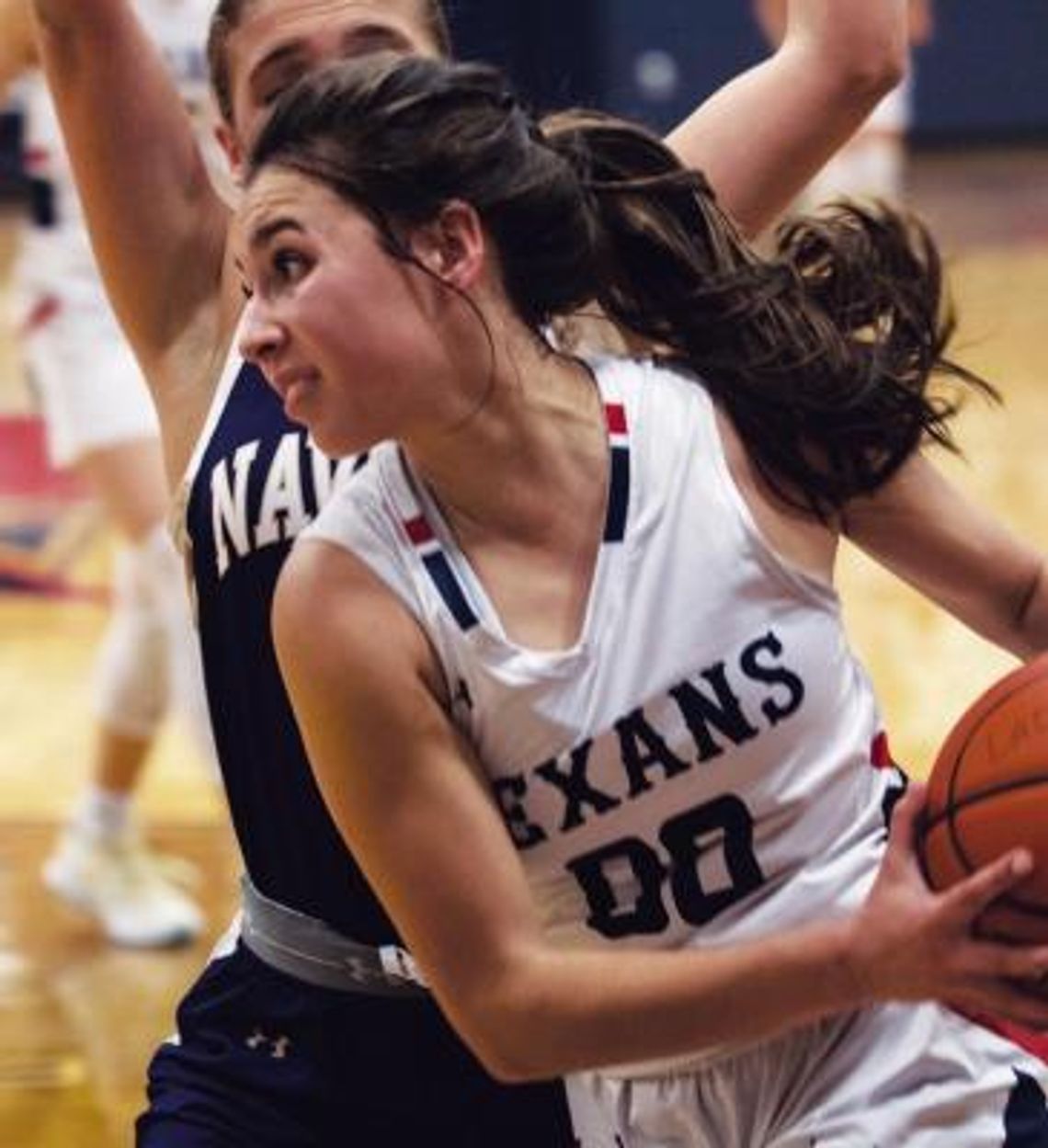 Lady Texans fall to Navarro, soar over Hawks