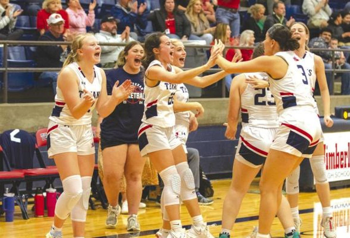 Lady Texans take on Bulldogs; Beat Panthers