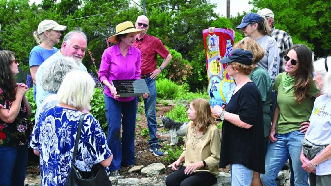 Players dedicate garden, honor former president