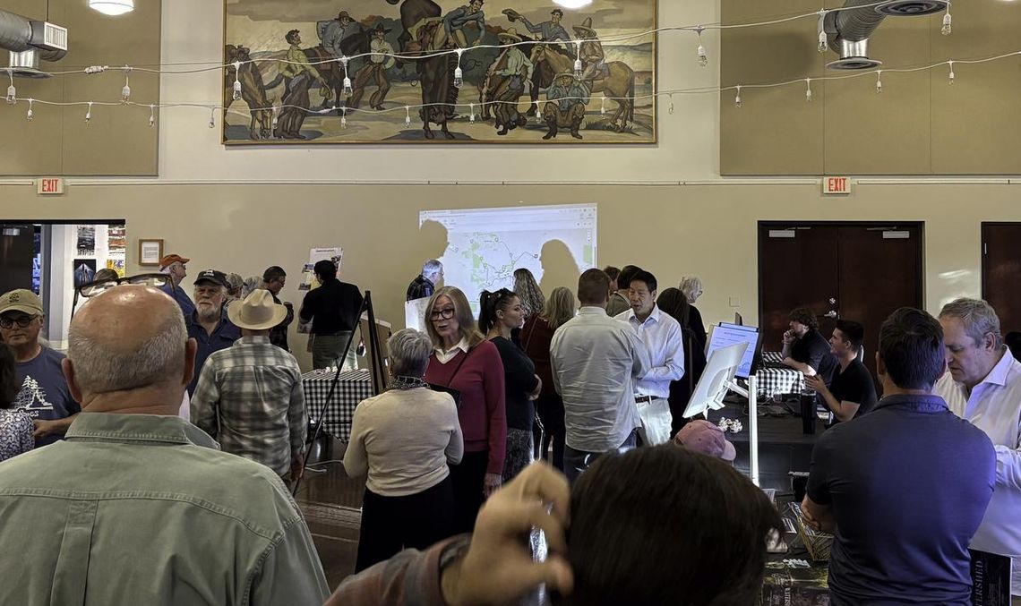 Photo by Teresa Kendrick A showcase of plans for the City’s Resiliency brought citizens out to ask questions and give input.