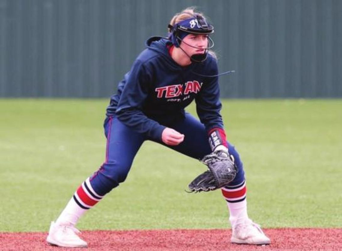 Softball wins despite fighting the weather