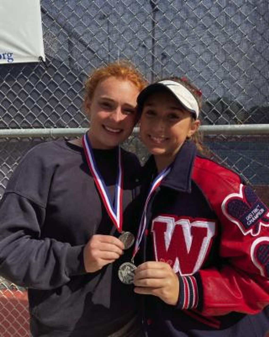 Tennis advances six to regional tourney