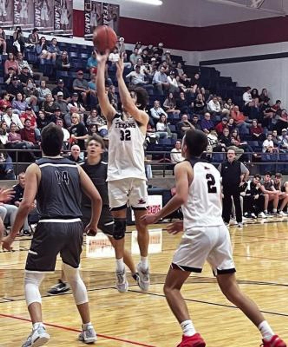 Texan basketball slowed by the Greyhounds