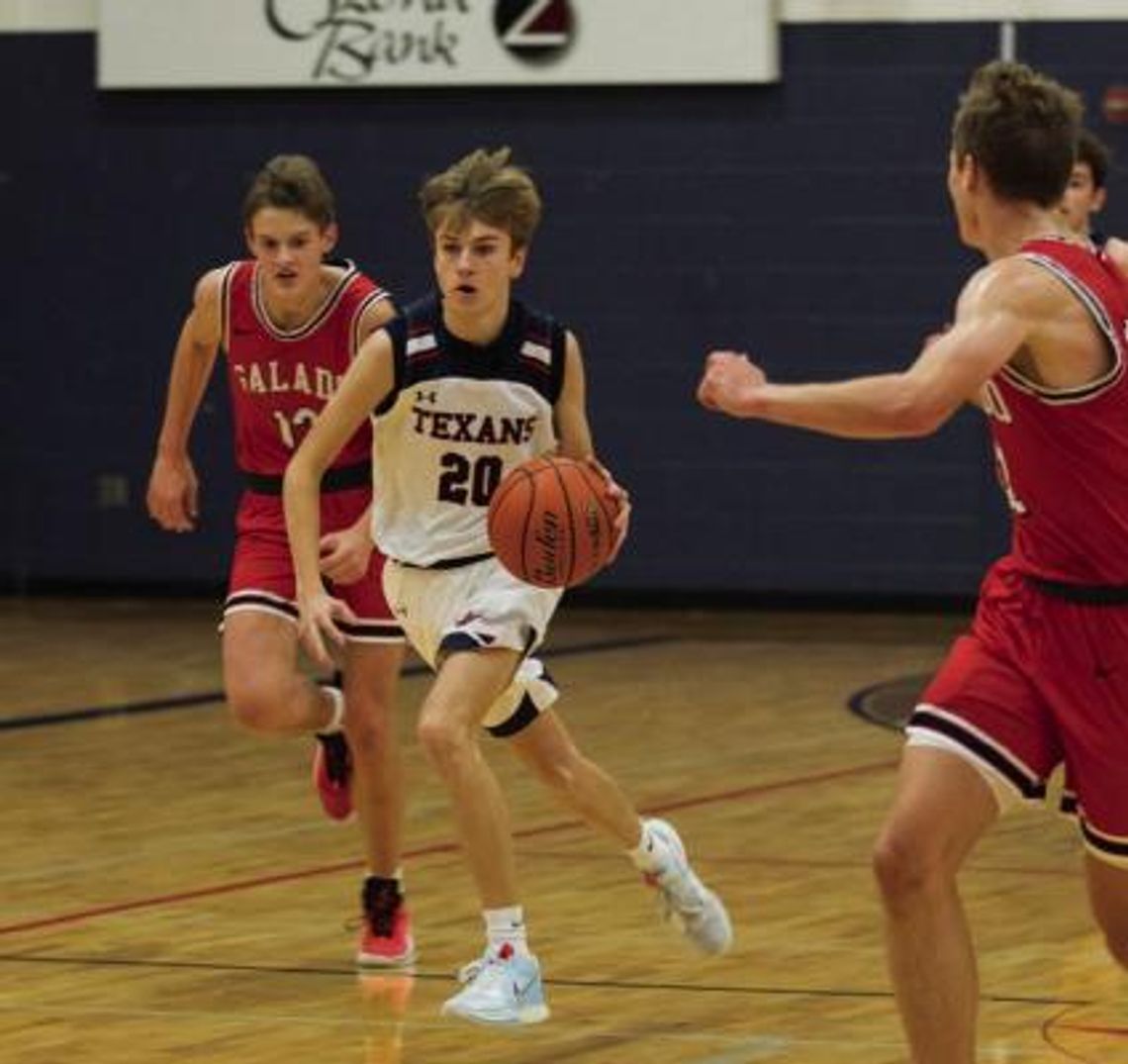 Texan basketball stomps Salado