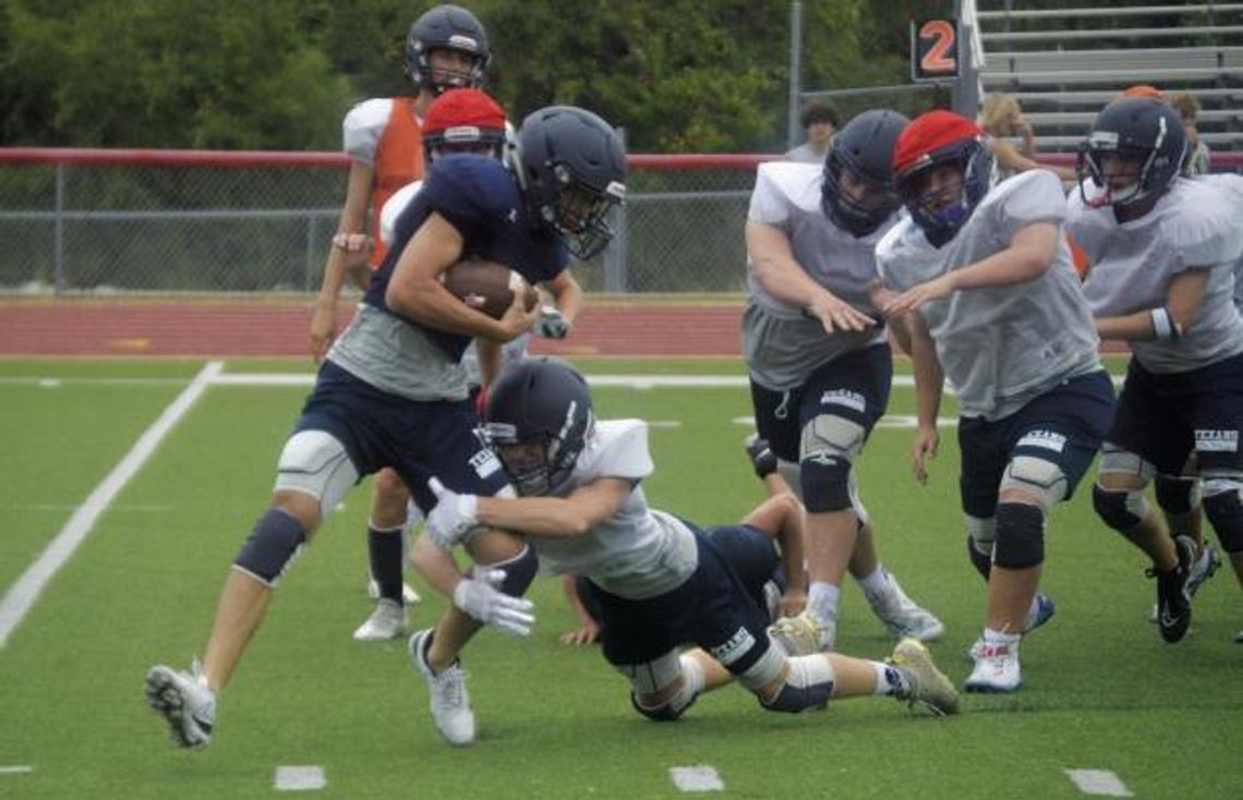 Texan football preps for  Davenport scrimmage