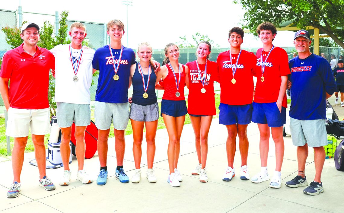 Texan Tennis Team advances to State