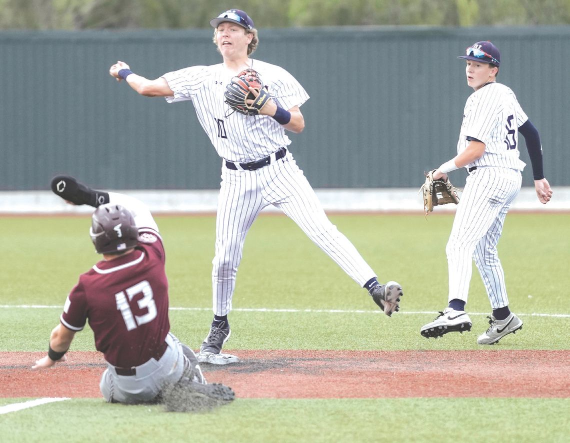 Texans earn a share of the district title after series split