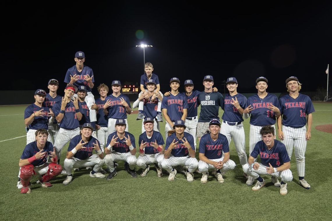 Photo by Julie Albini/albini.smugmug.com winning team photo from Game One.