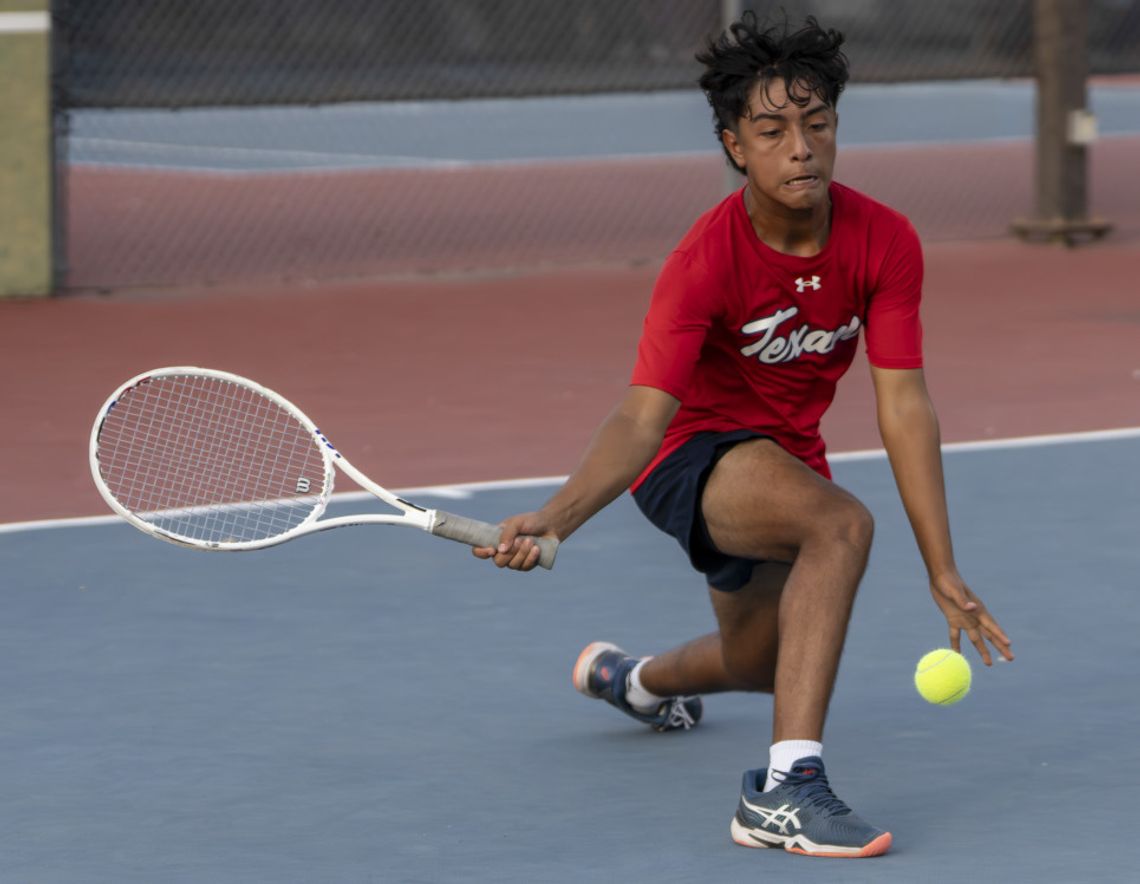 Texans Tennis defeats Boerne Champion 10-9