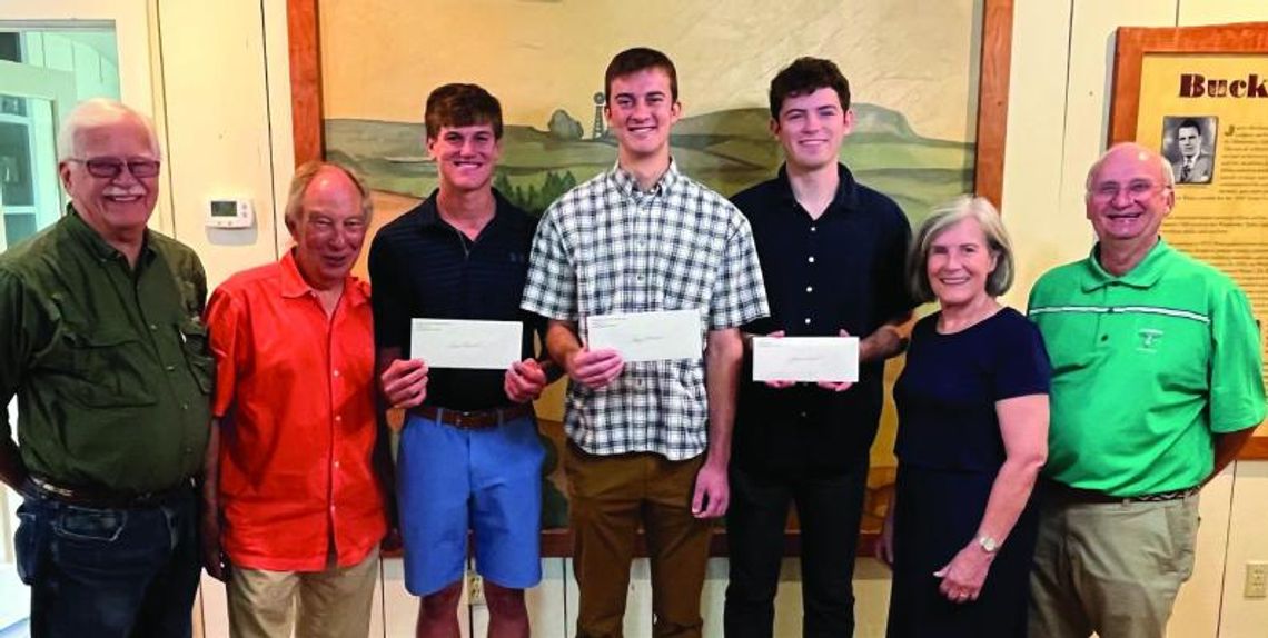 WIC awards scholarships to seniors