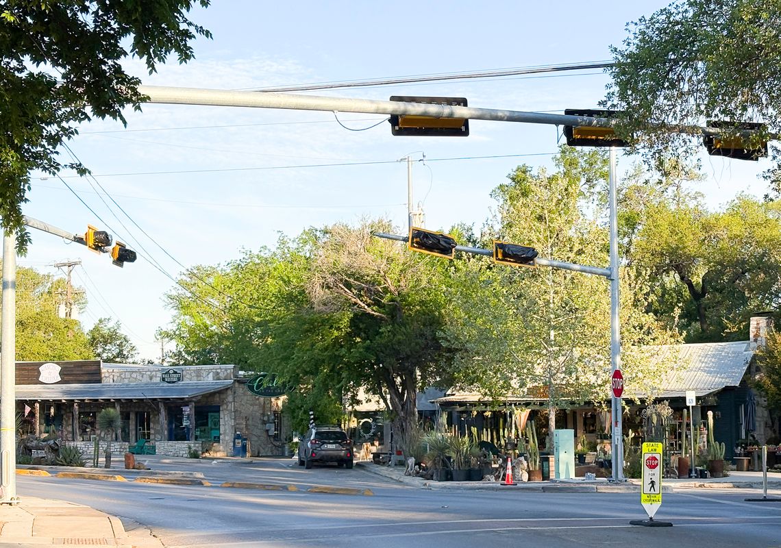 Wimberley gains new downtown traffic lights