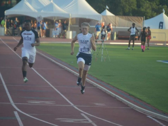 Canyun Staton takes second in the 200m run!