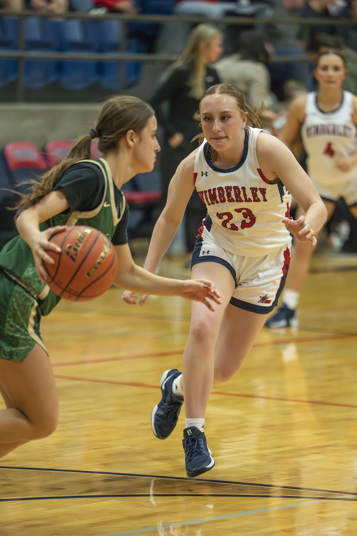 Photo by Julie albini/albini.smugmug.com Maddison Webb, #23, prepares for the...