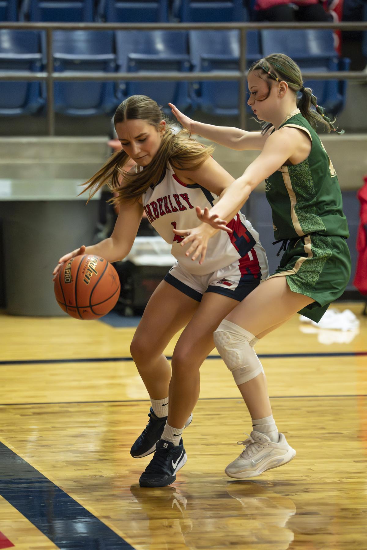 Photo by Julie albini/albini.smugmug.com Riley Mauk, #4, works hard to keep t...