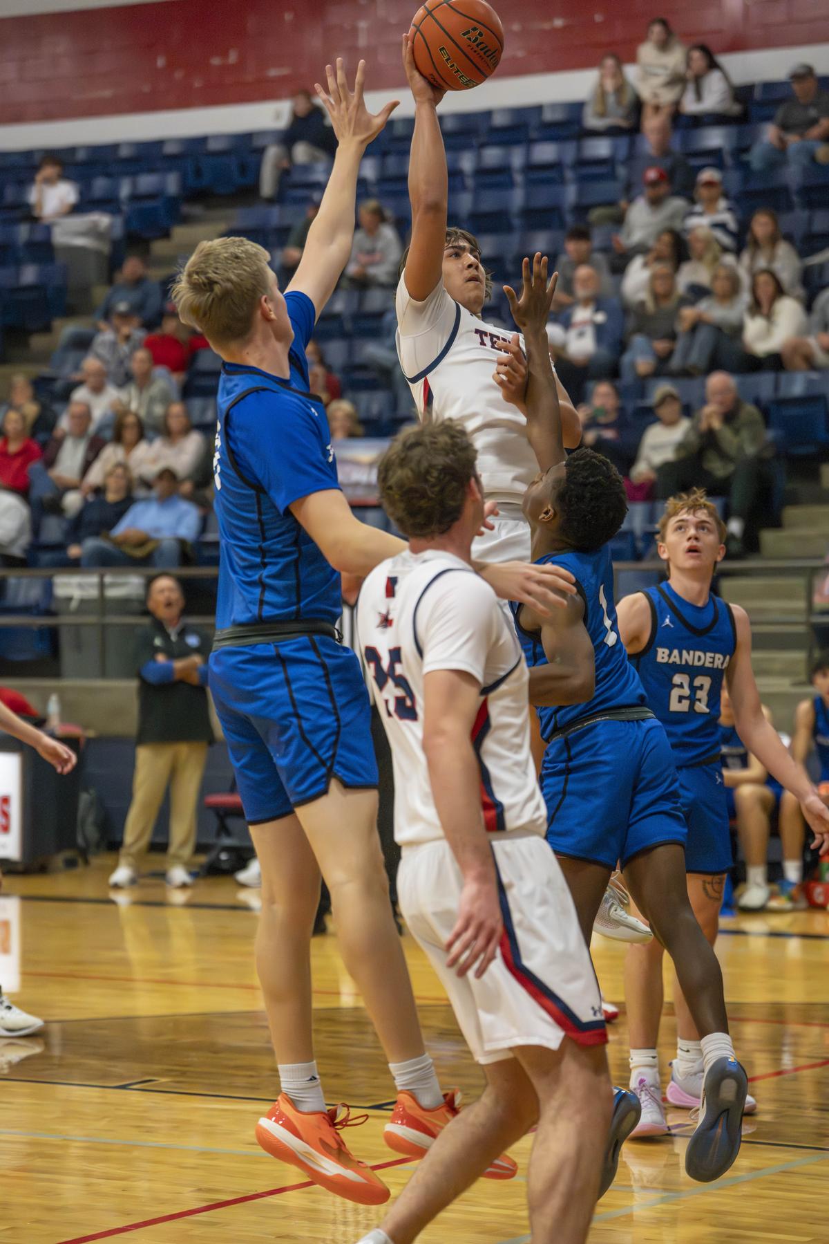Paul Gumbert - Mendoza makes the basket to score his 2,000 career point. Ju...
