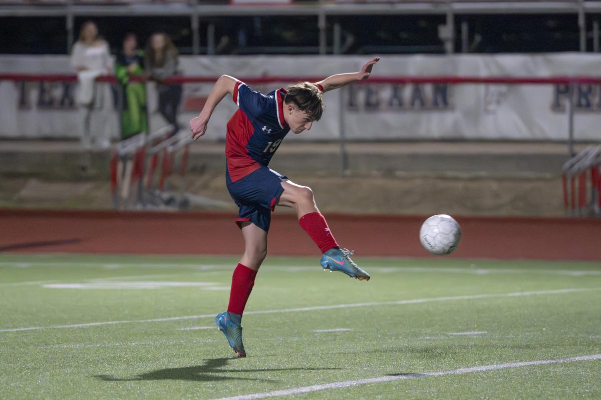 Photo by Julie Albini/albini.smugmug.com Kaden Geron #19 Crane Kick