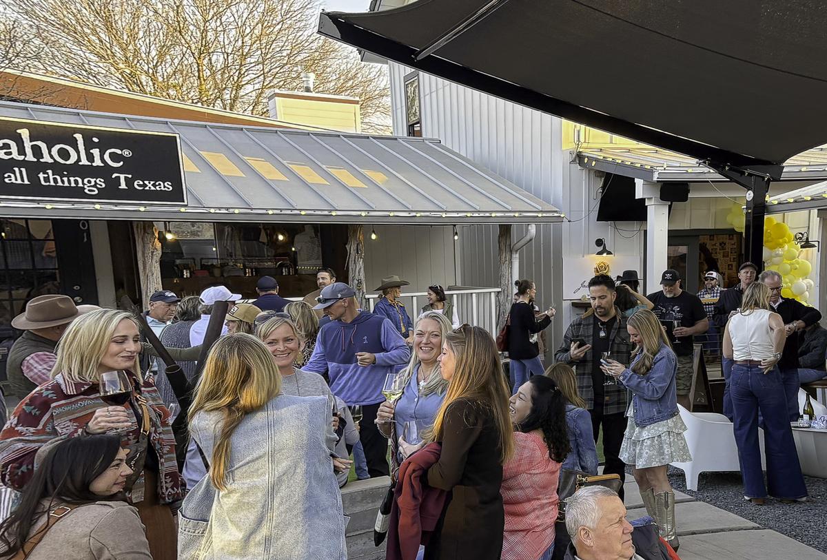 Photo by Teresa Kendrick Well wishers, friends and family crowded Henson Squa...