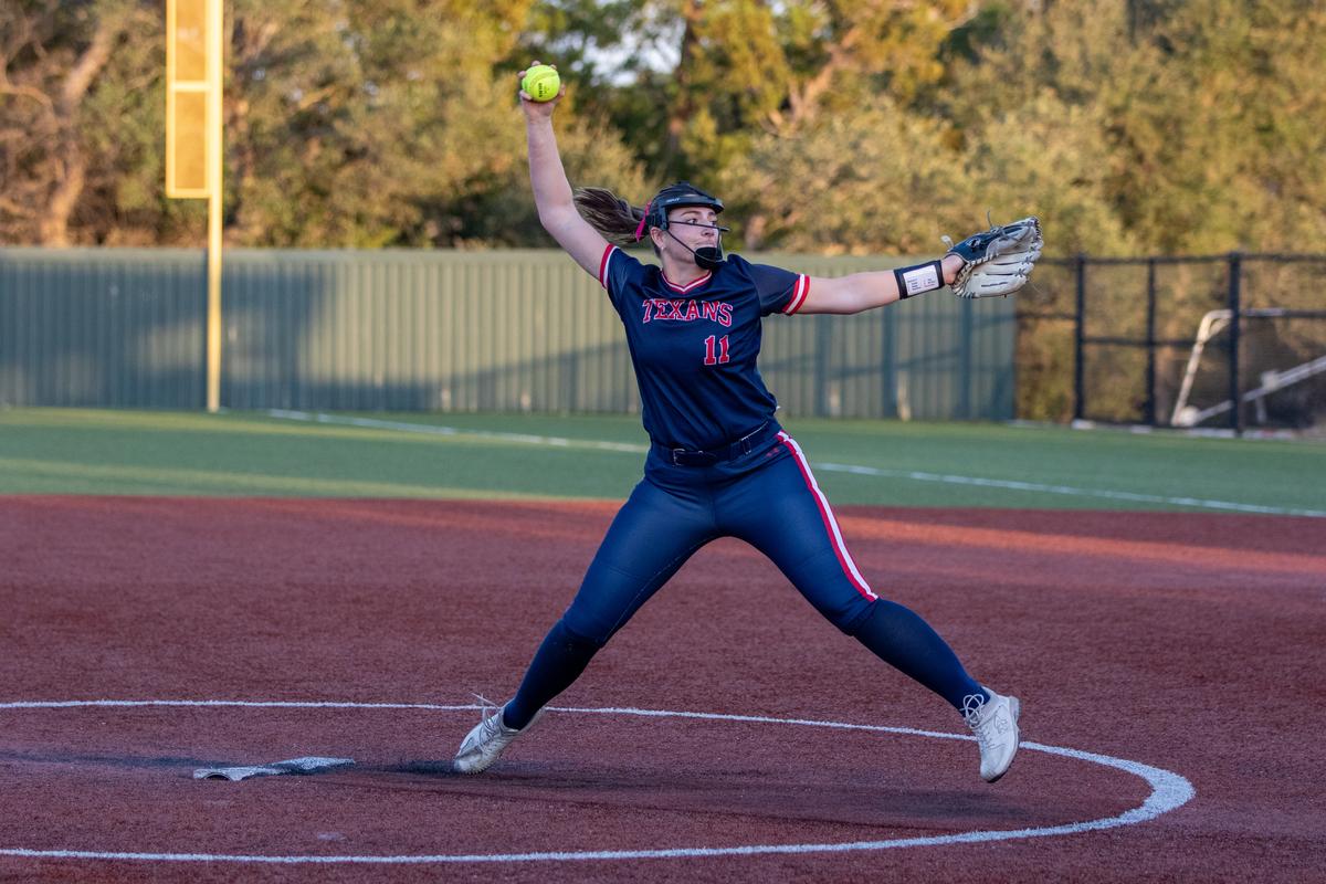 Photo by Paul Mayhew/paulmayhewphotography.com Charlotte Woodward with the pi...
